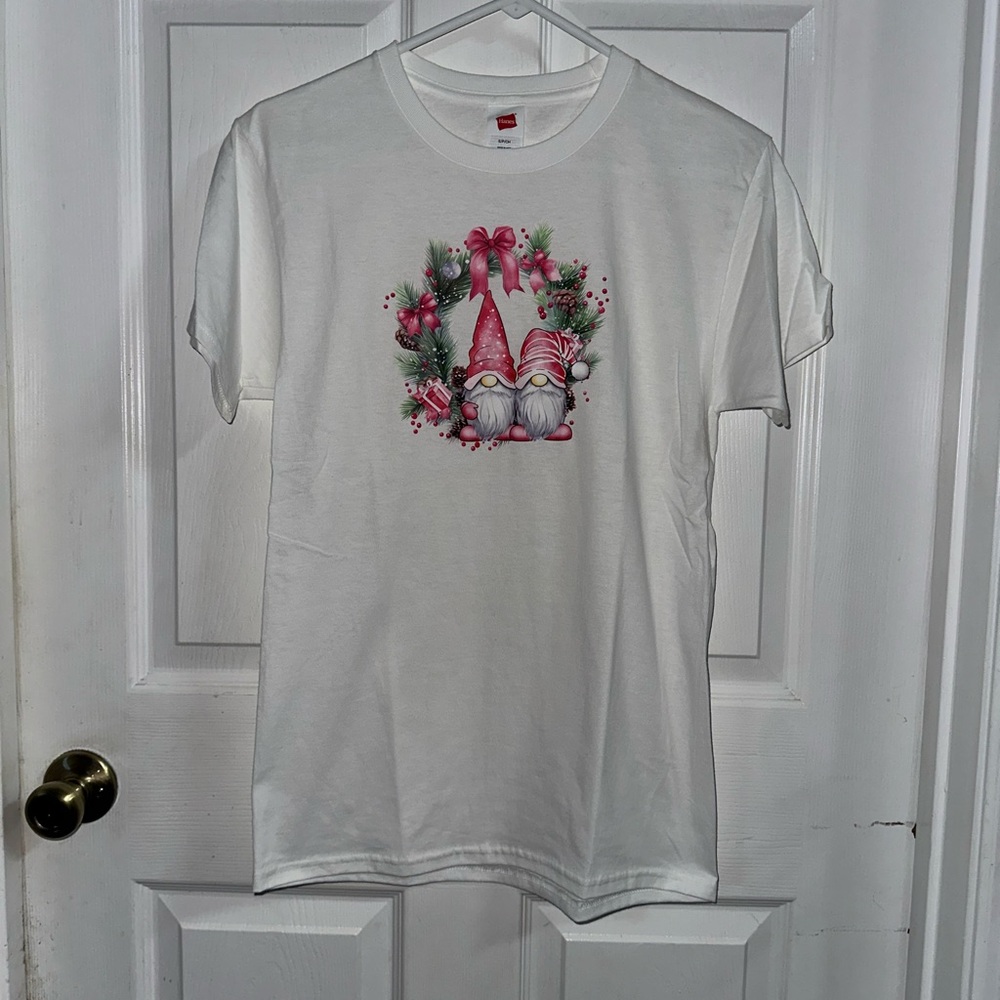 NWOT Handcrafted Gnome Holiday Wreath Shirt Small